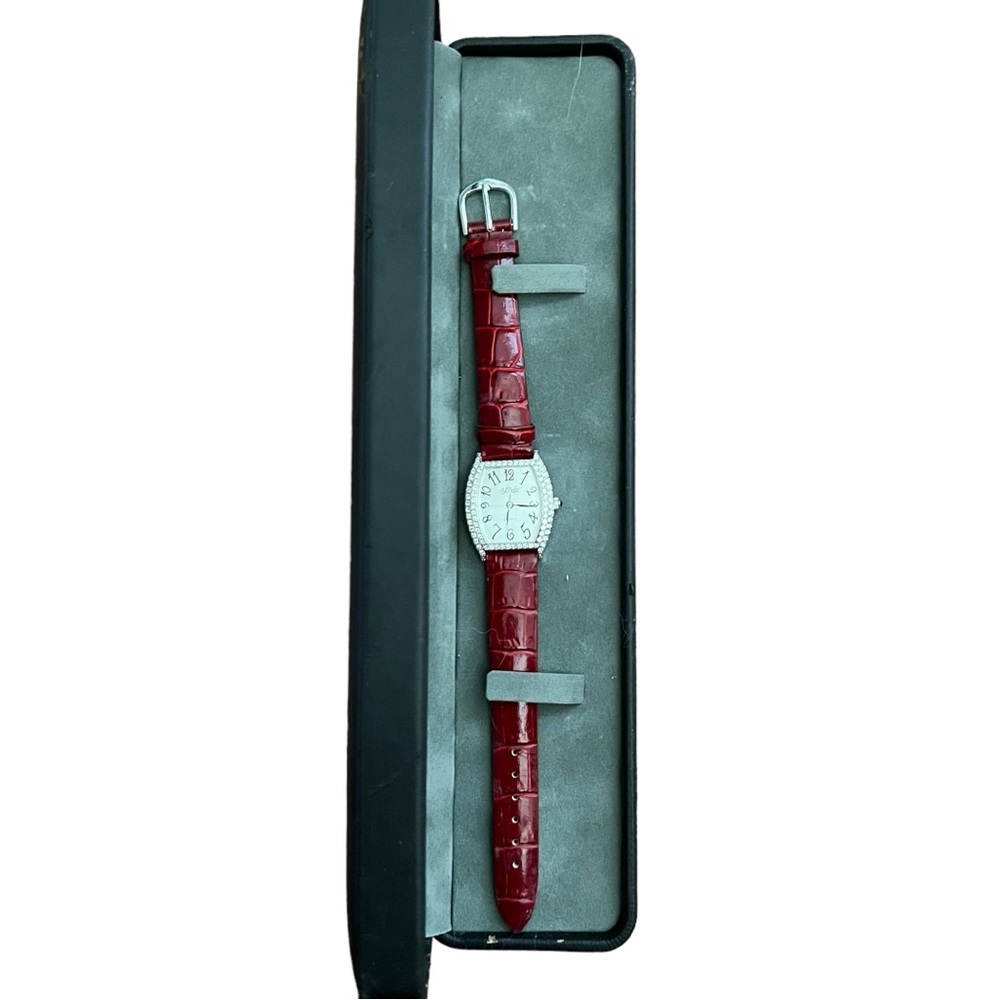 Bob Mackie Watch‎